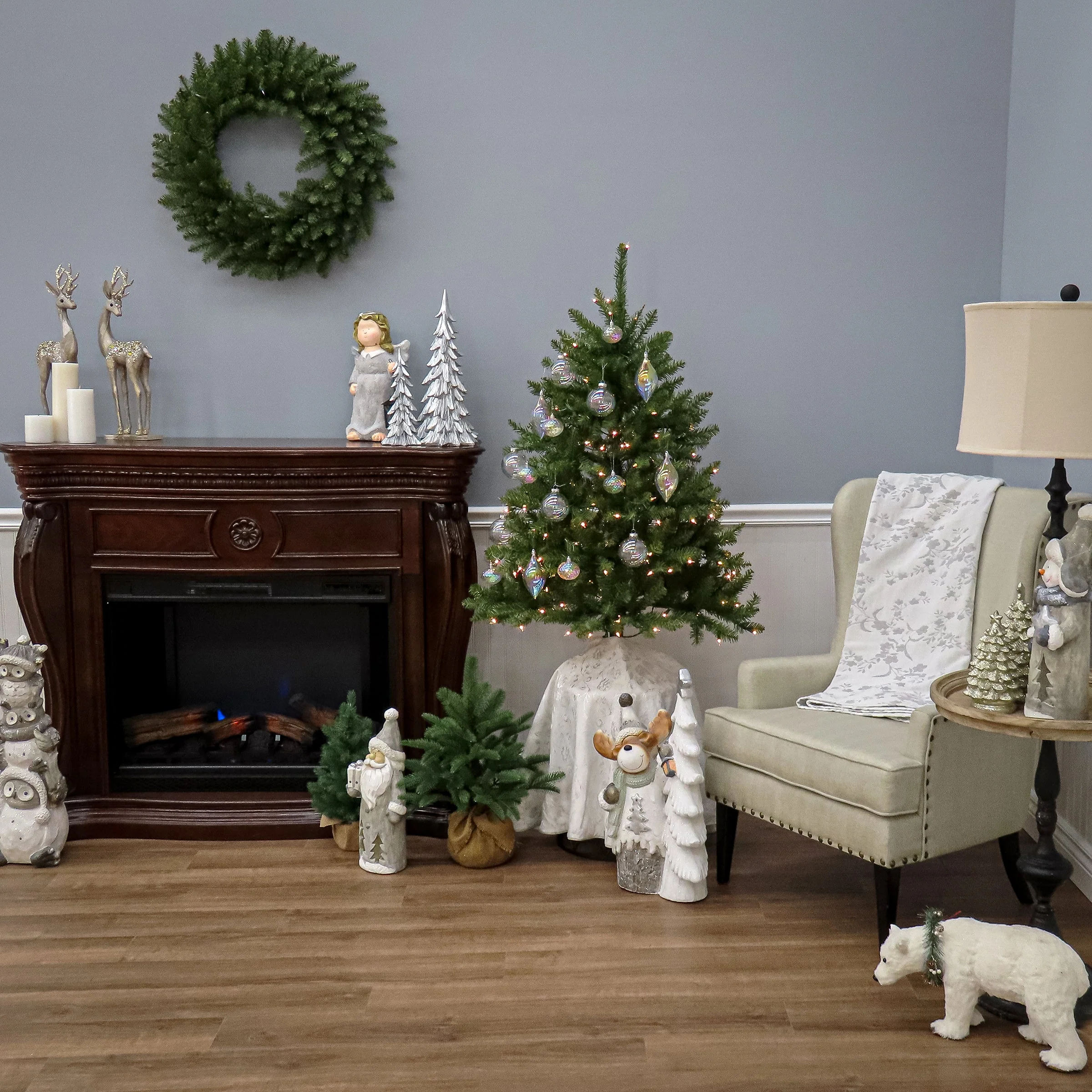 4.5 ft. Pre-Lit Dunhill Fir Tree with Clear Lights, Plug-In - Image 4