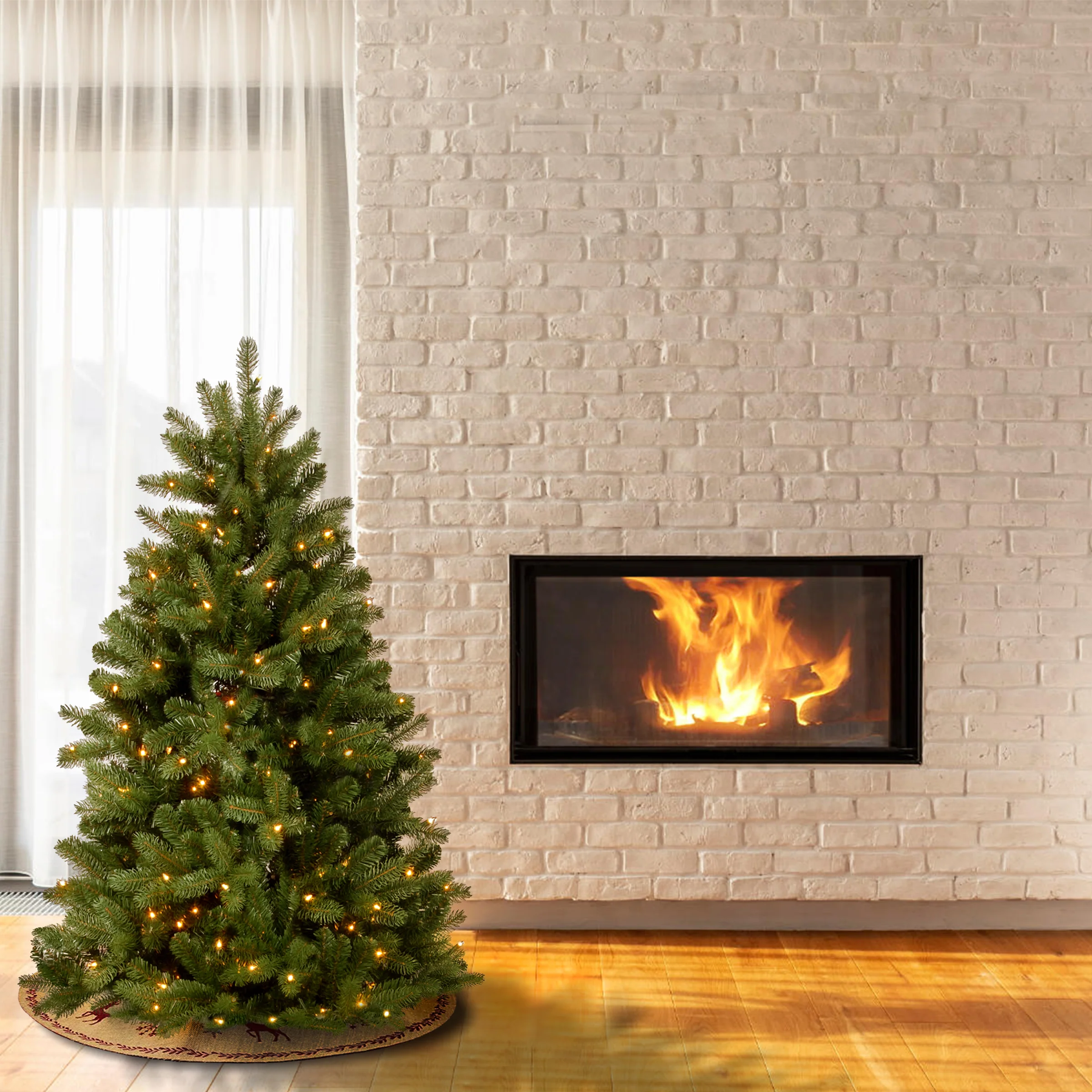 5 ft. Pre-Lit Newberry Spruce Tree with Clear Lights, Plug-In - Image 2