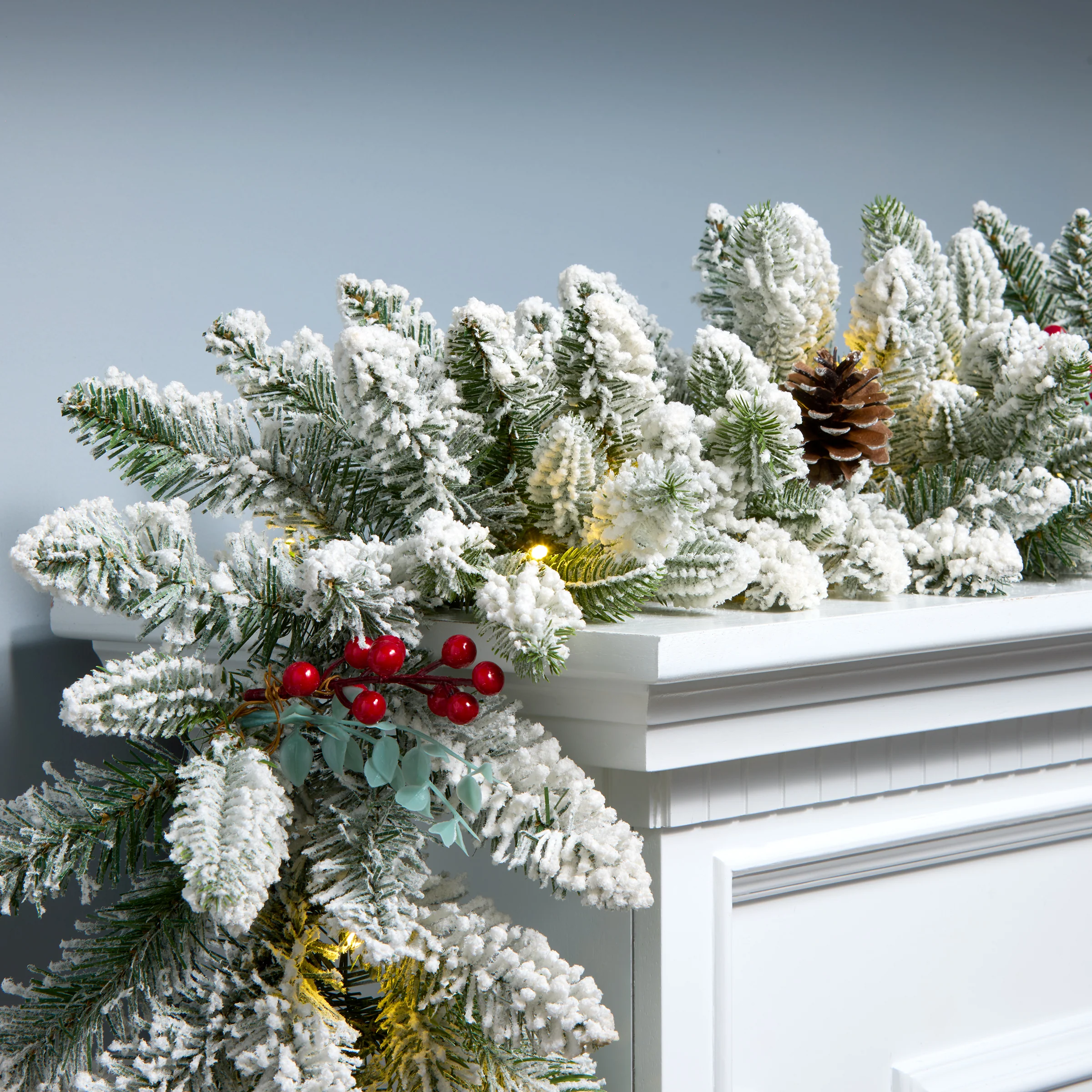 9 ft. Snowberry Pine Garland with LED lights - Image 6